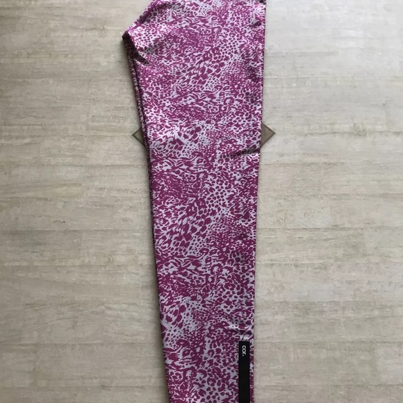 Cor Designed by Ultracor Tulip Congo Leggings yoga Size Medium MSRP $130 NWT - Picture 11 of 11
